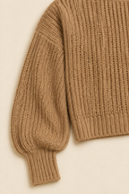 Cárdigan Lucía camel Valorenne — detalle de la manga y el bajo