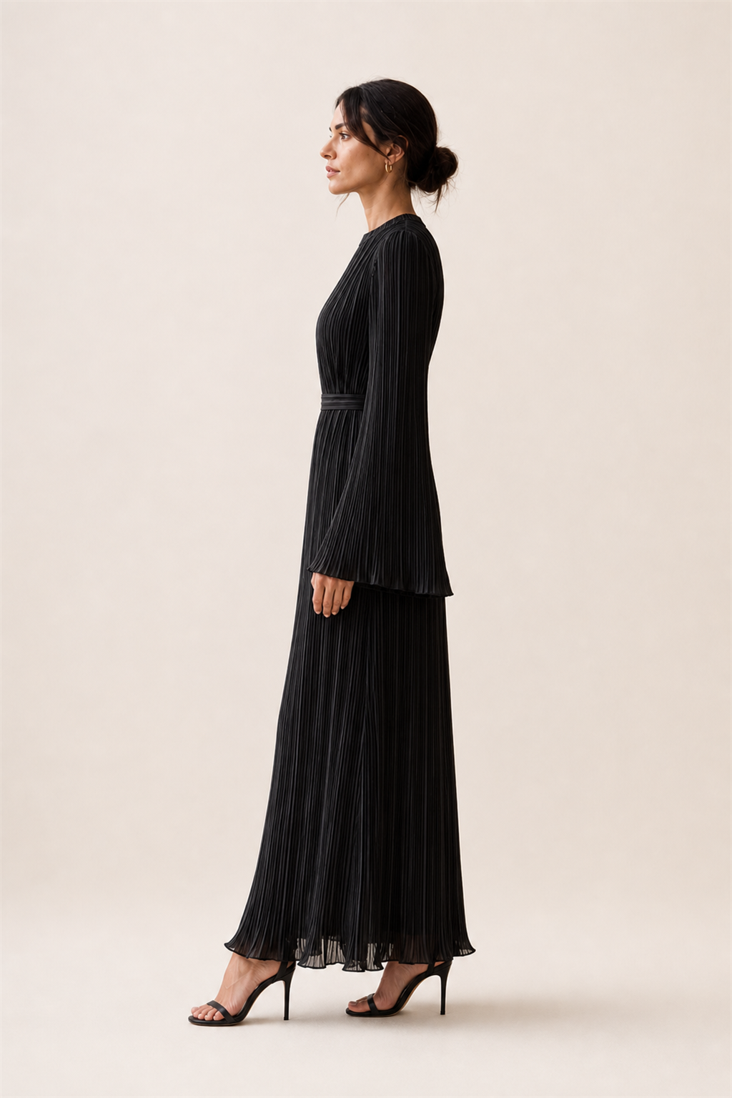 Vestido plisado negro Valorenne — vista lateral