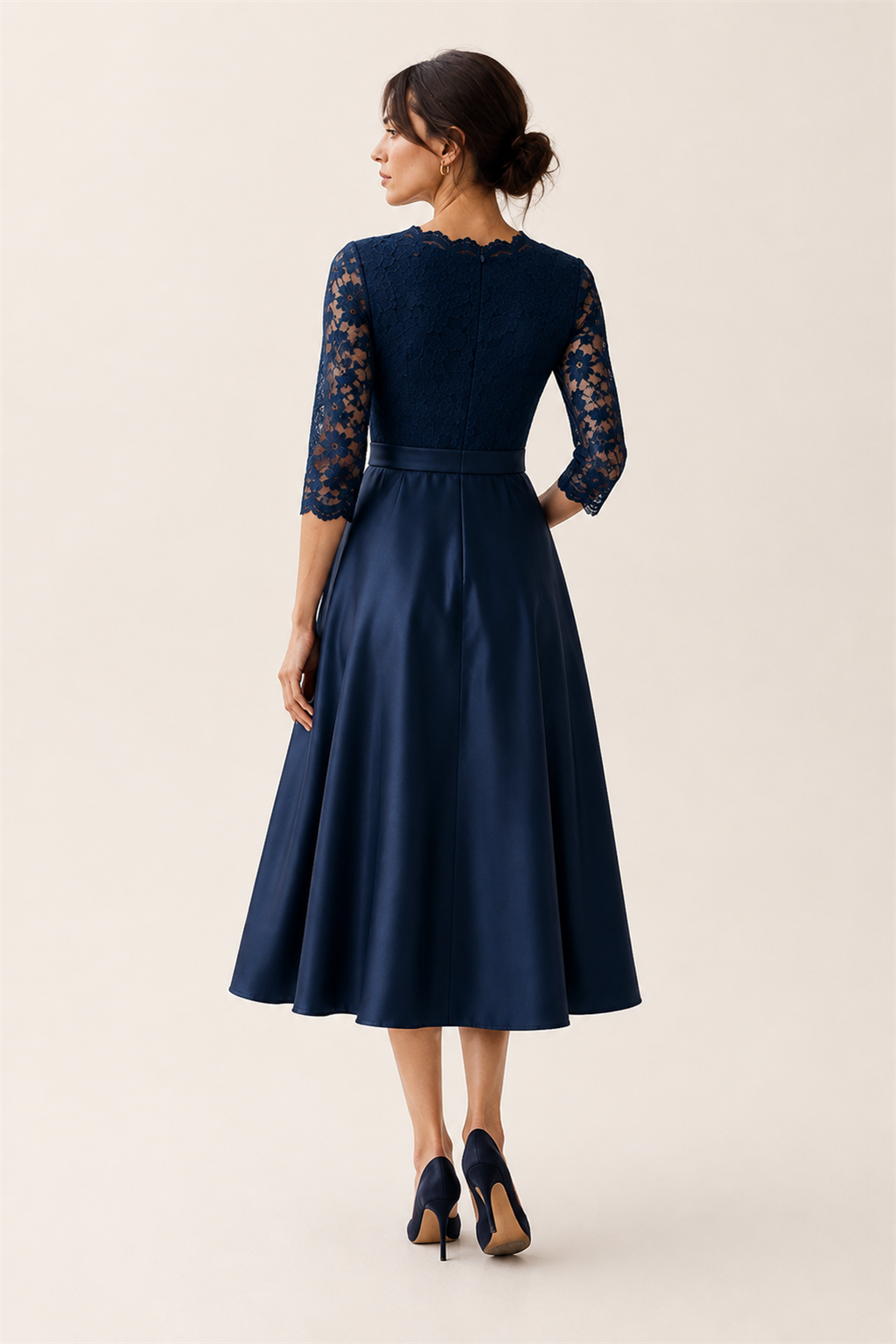 Vestido midi de encaje azul marino Valorenne — vista posterior