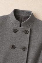 Chaqueta Élodie gris Valorenne — detalle del cuello y los botones