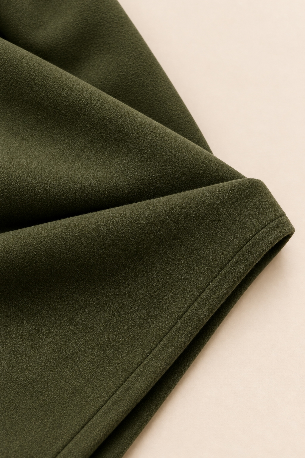 Blazer corto Inés verde militar Valorenne — detalle del tejido y la costura
