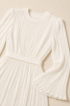 Vestido plisado blanco Valorenne — detalle de cintura y pliegues