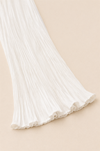 Vestido plisado blanco Valorenne — detalle de manga campana