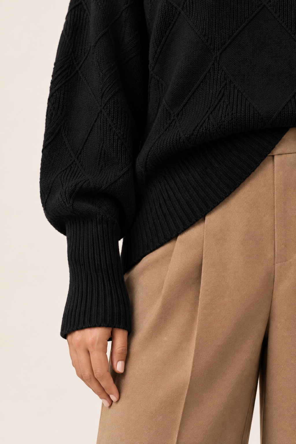 Jersey Alma Negro, detalle de tejido y puño
