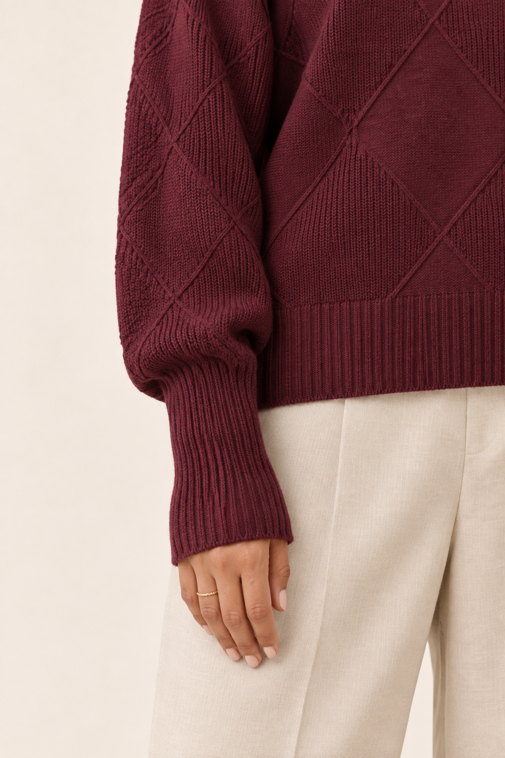 Jersey Alma Rojo ciruela, detalle de tejido y puño