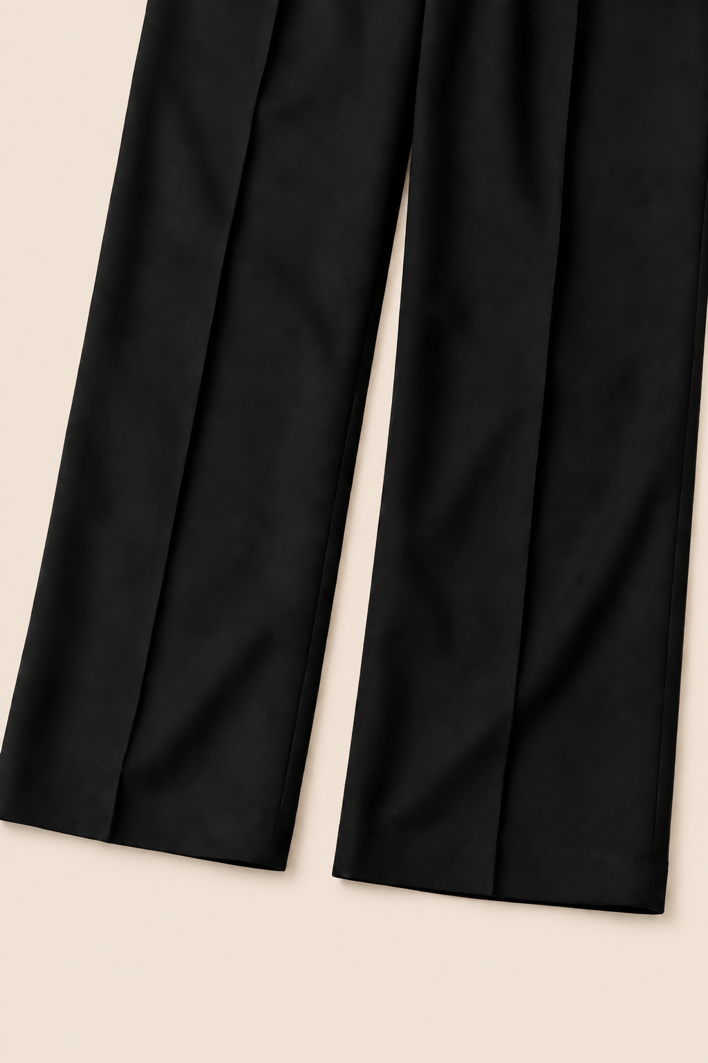 Pantalón ancho de cintura alta negro Valorenne — detalle de pierna y bajo