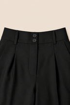 Pantalón ancho de cintura alta negro Valorenne — detalle de cintura y doble botón