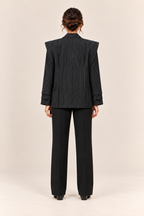 Blazer de raya diplomática en negro y gris, vista trasera