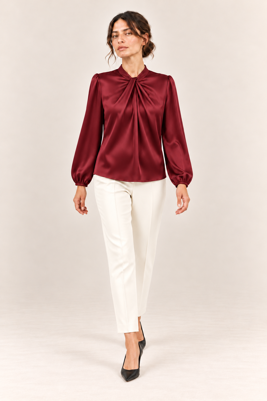 Blusa satinada con cuello fruncido en burdeos, vista frontal