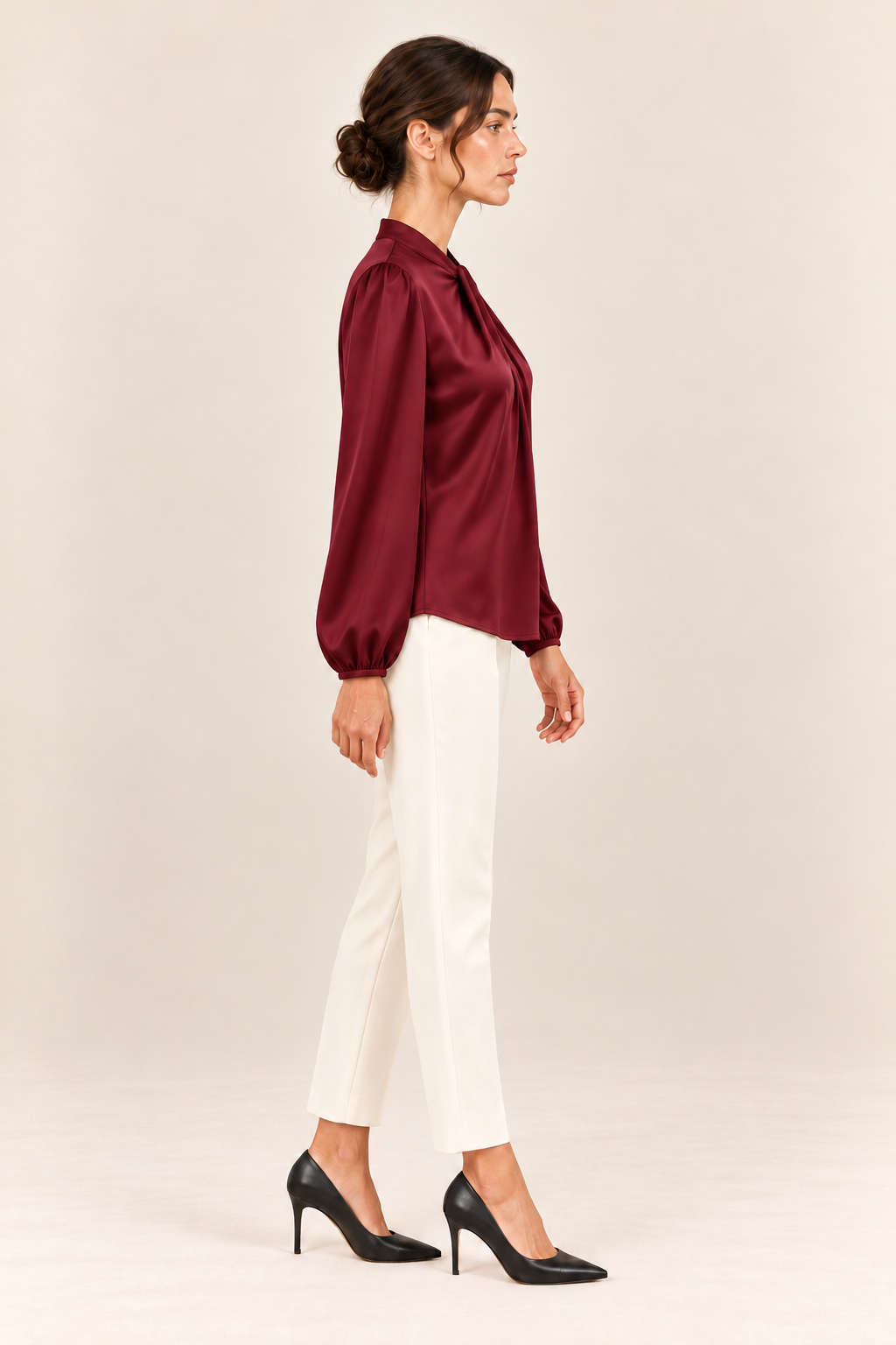 Blusa satinada en burdeos, vista lateral