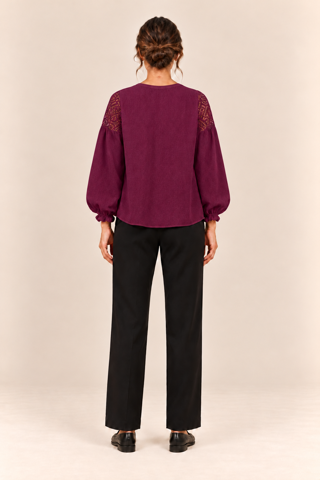 Blusa con canesú de encaje en burdeos, vista trasera