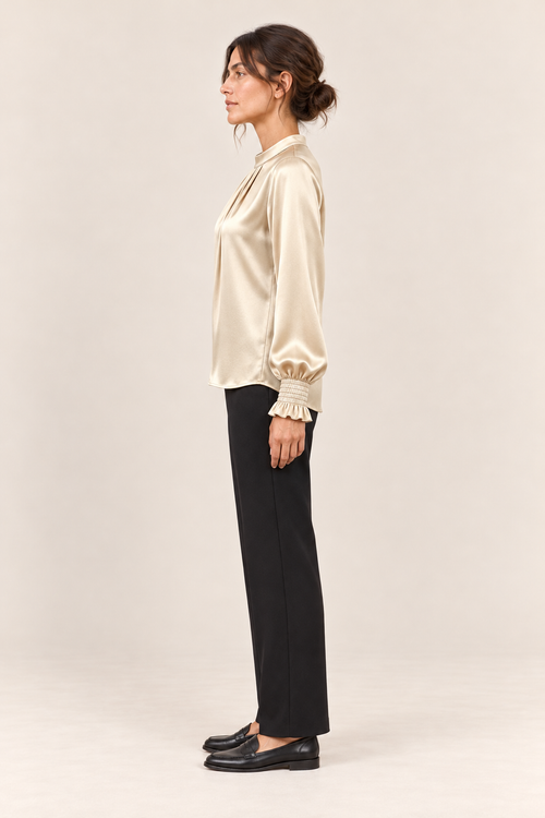 Blusa satinada en crudo, vista lateral