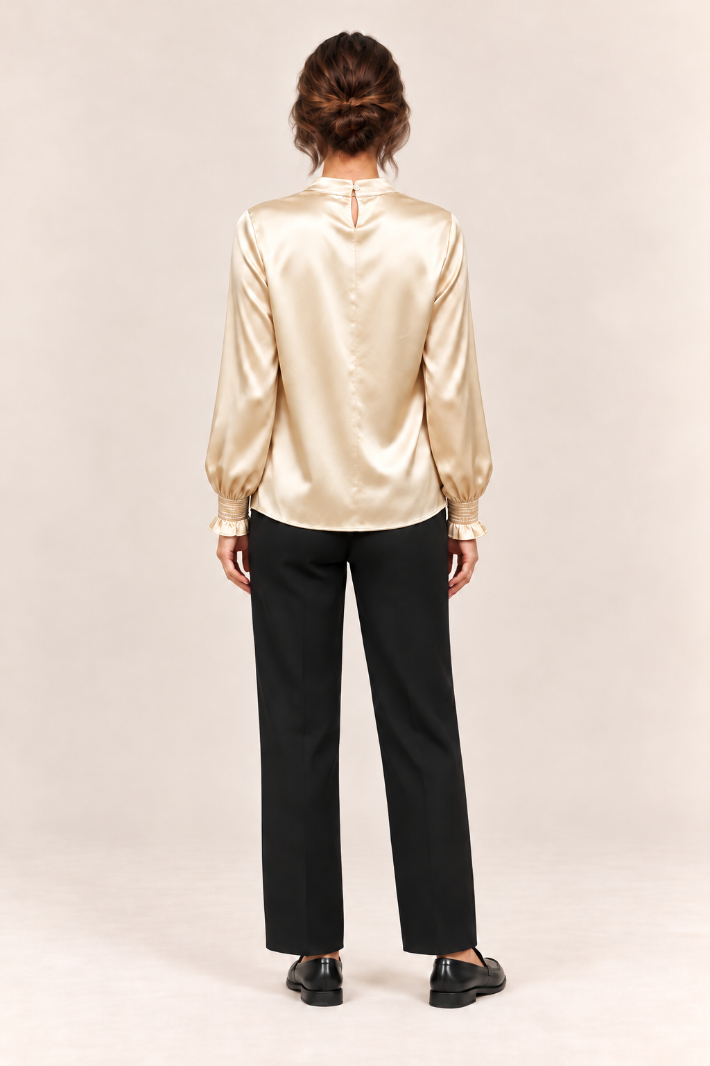 Blusa satinada en crudo, vista trasera