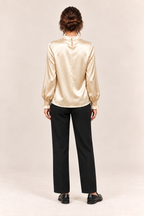 Blusa satinada en crudo, vista trasera