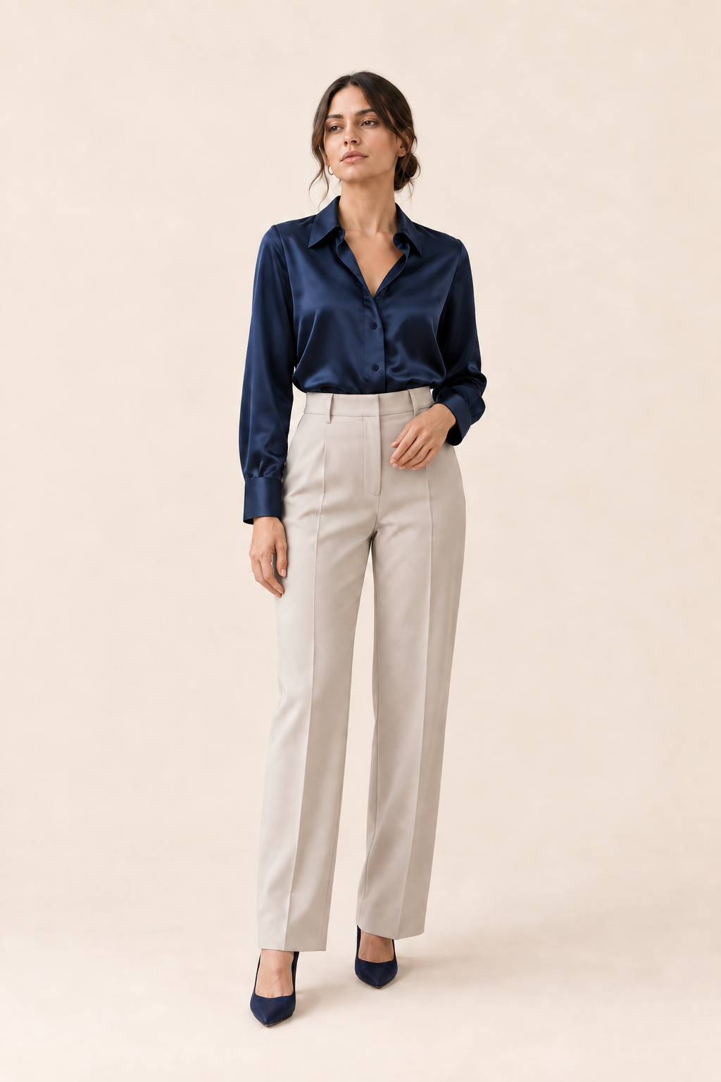 Blusa satinada azul-marino, frontal