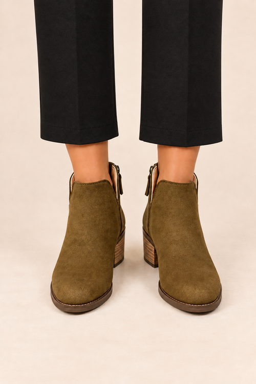 Botines con cremallera marrones, vista frontal