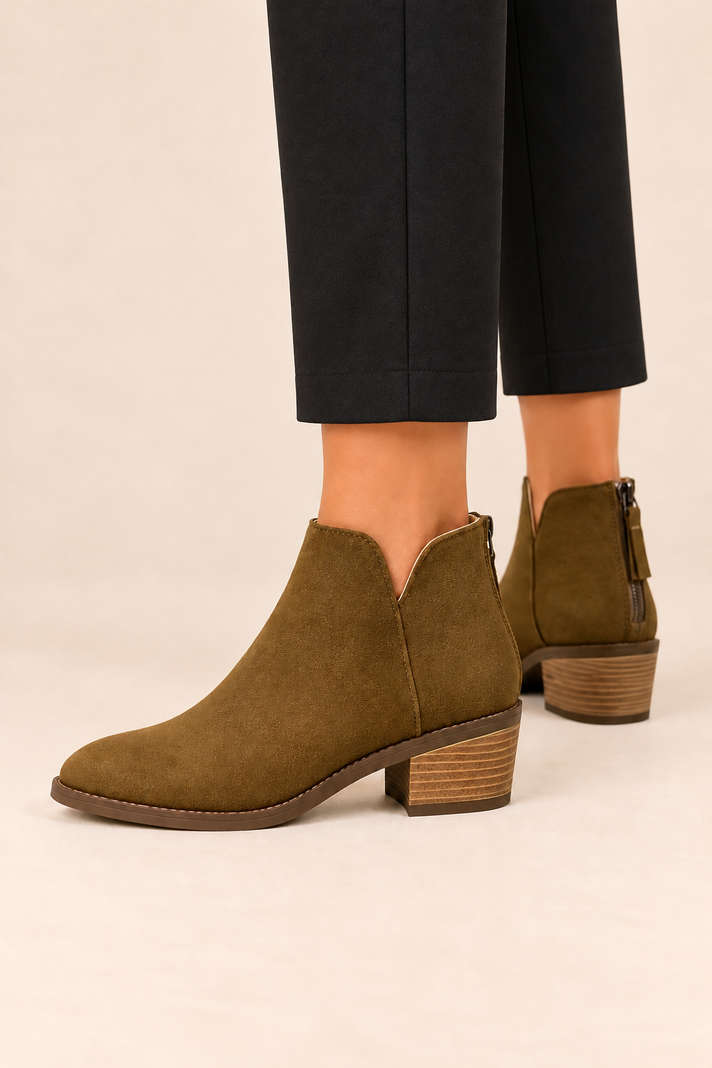 Botines con cremallera marrones, vista lateral