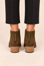 Botines con cremallera marrones, vista trasera