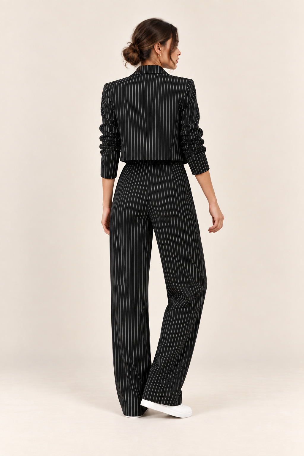 Conjunto de blazer corto y pantalón de rayas Valorenne — negro, vista posterior