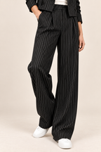 Conjunto de blazer corto y pantalón de rayas Valorenne — negro, detalle del tejido