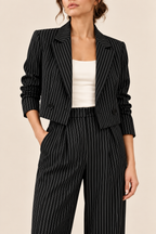 Conjunto de blazer corto y pantalón de rayas Valorenne — negro, detalle de confección