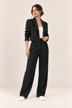 Conjunto de blazer corto y pantalón de rayas Valorenne — negro, vista frontal