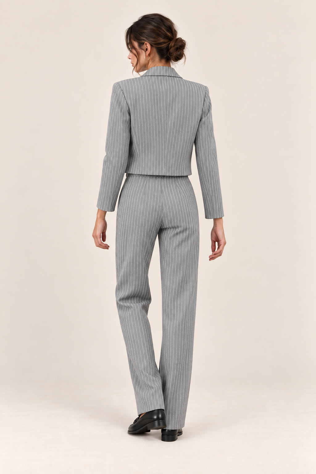 Conjunto de blazer corto y pantalón de rayas Valorenne — gris, vista posterior