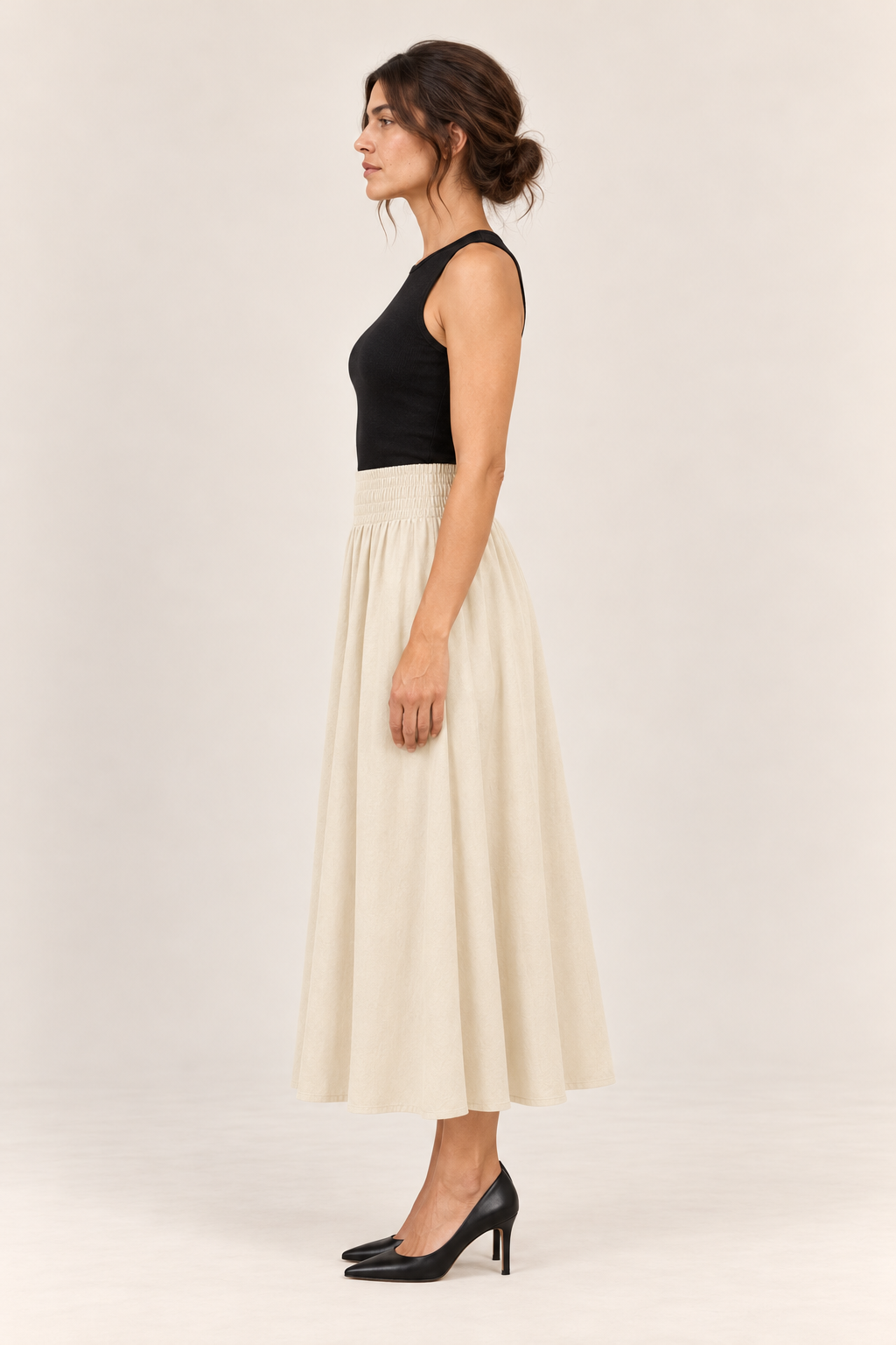 Falda midi amplia de cintura alta en crudo, vista lateral