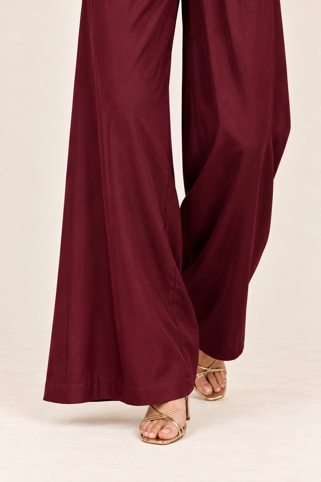 Conjunto de top halter y pantalón ancho Valorenne, burdeos, detalle del tejido