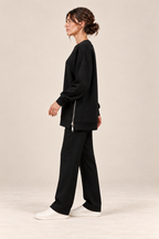 Jersey con cremallera lateral en negro, vista lateral