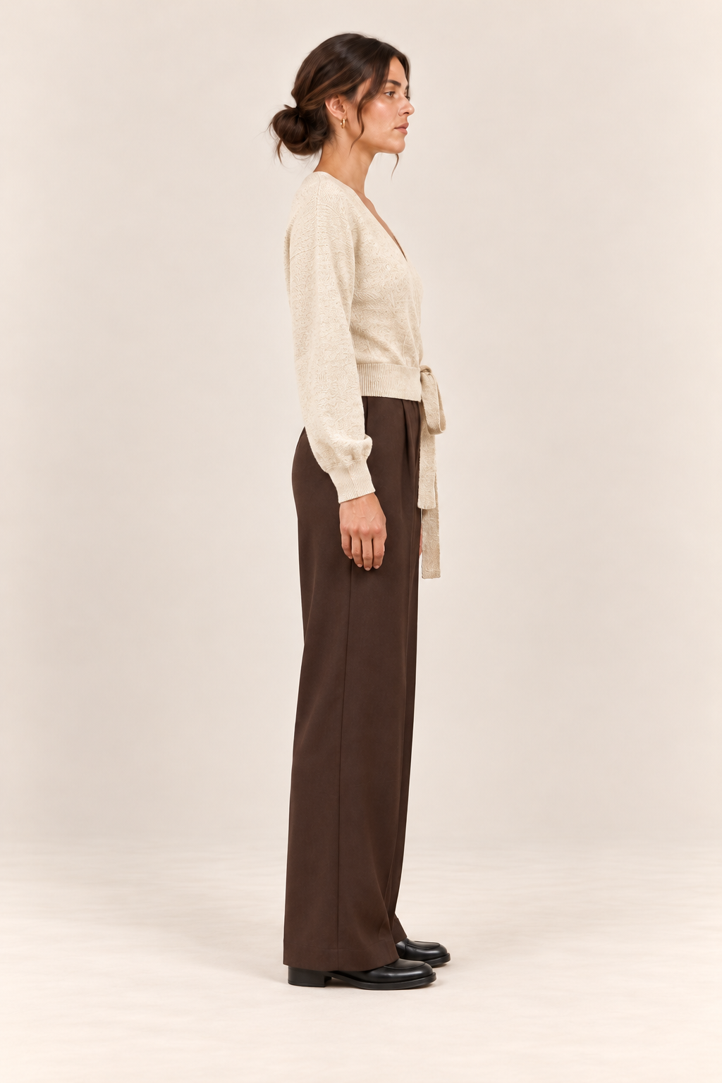 Jersey cruzado con lazada lateral en crudo, vista lateral