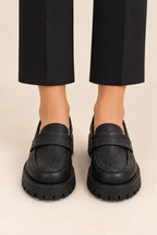 Mocasines con antifaz negros, vista frontal