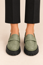 Mocasines con antifaz verdes, vista frontal