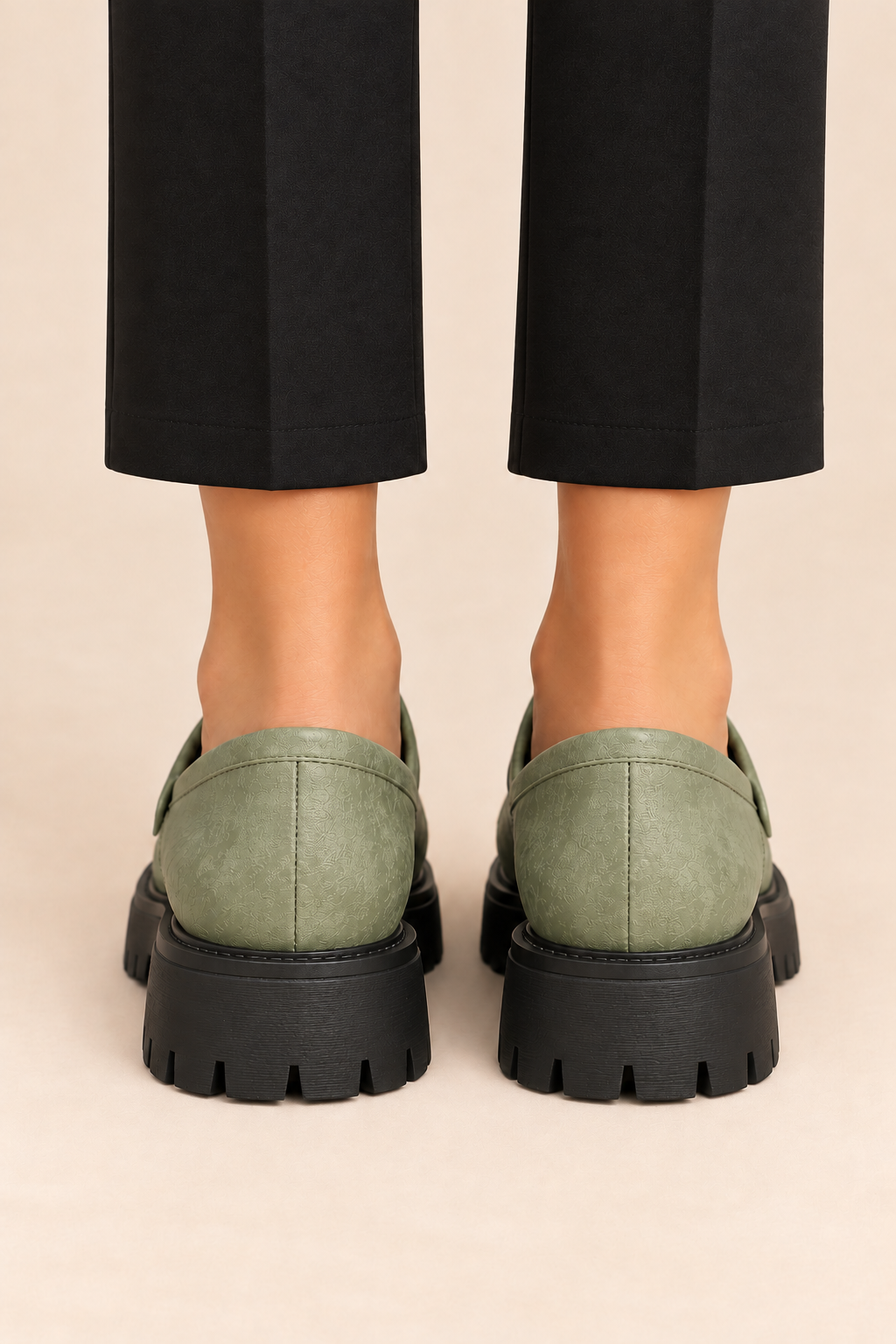 Mocasines con antifaz verdes, vista trasera