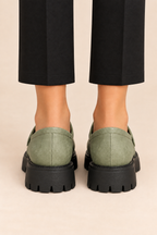 Mocasines con antifaz verdes, vista trasera