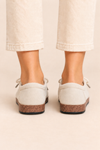Mocasines de cordones con pespuntes en beige, vista trasera