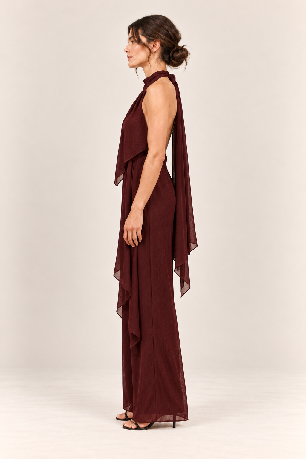 Mono halter con lazada al cuello en burdeos, vista lateral