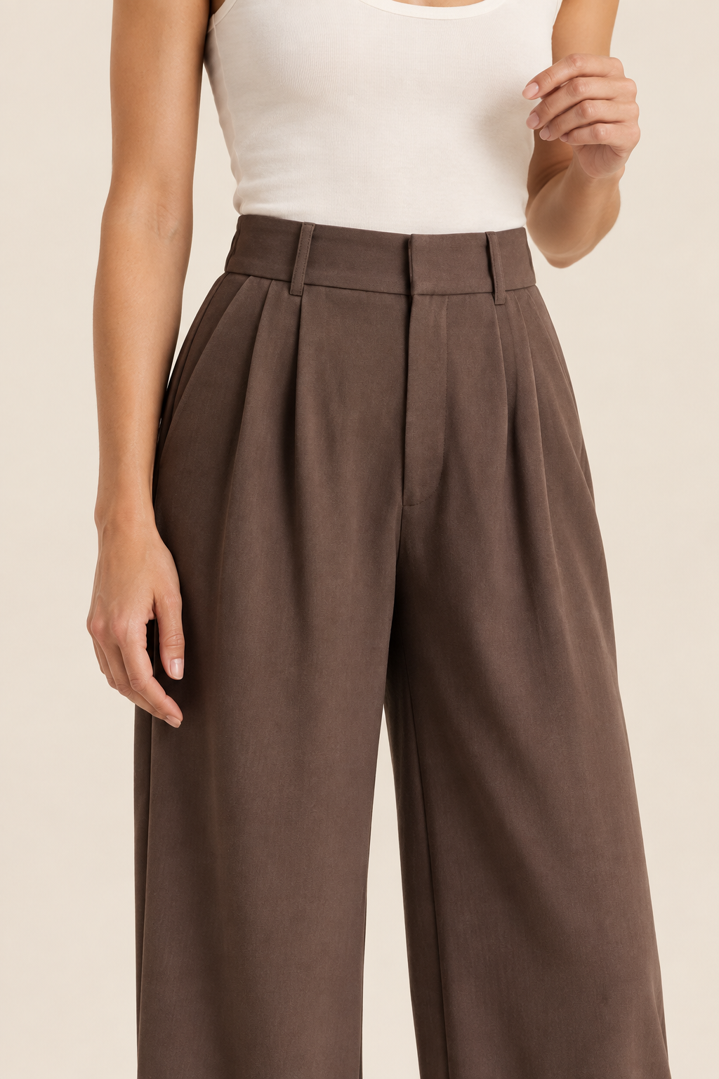 Pantalón de pierna ancha Marrón oscuro, detalle de la cintura y el bolsillo
