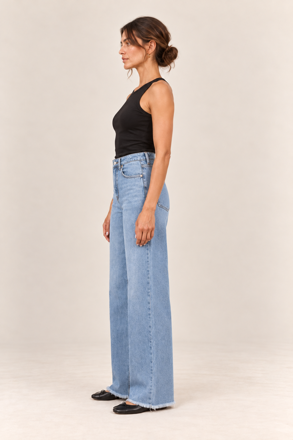 Pantalón ancho de efecto denim en azul claro, vista lateral