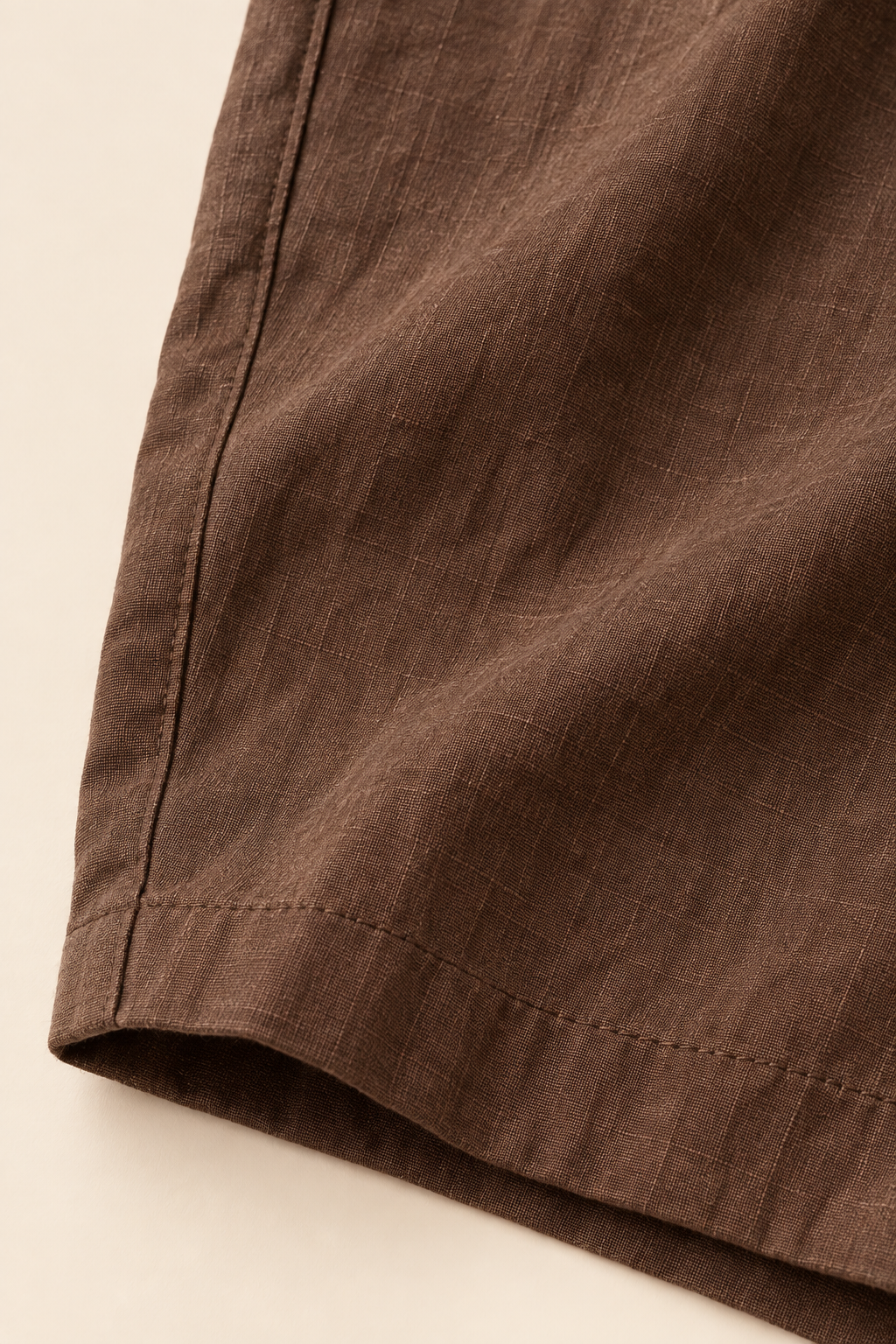 Pantalón cropped marrón, detalle tejido