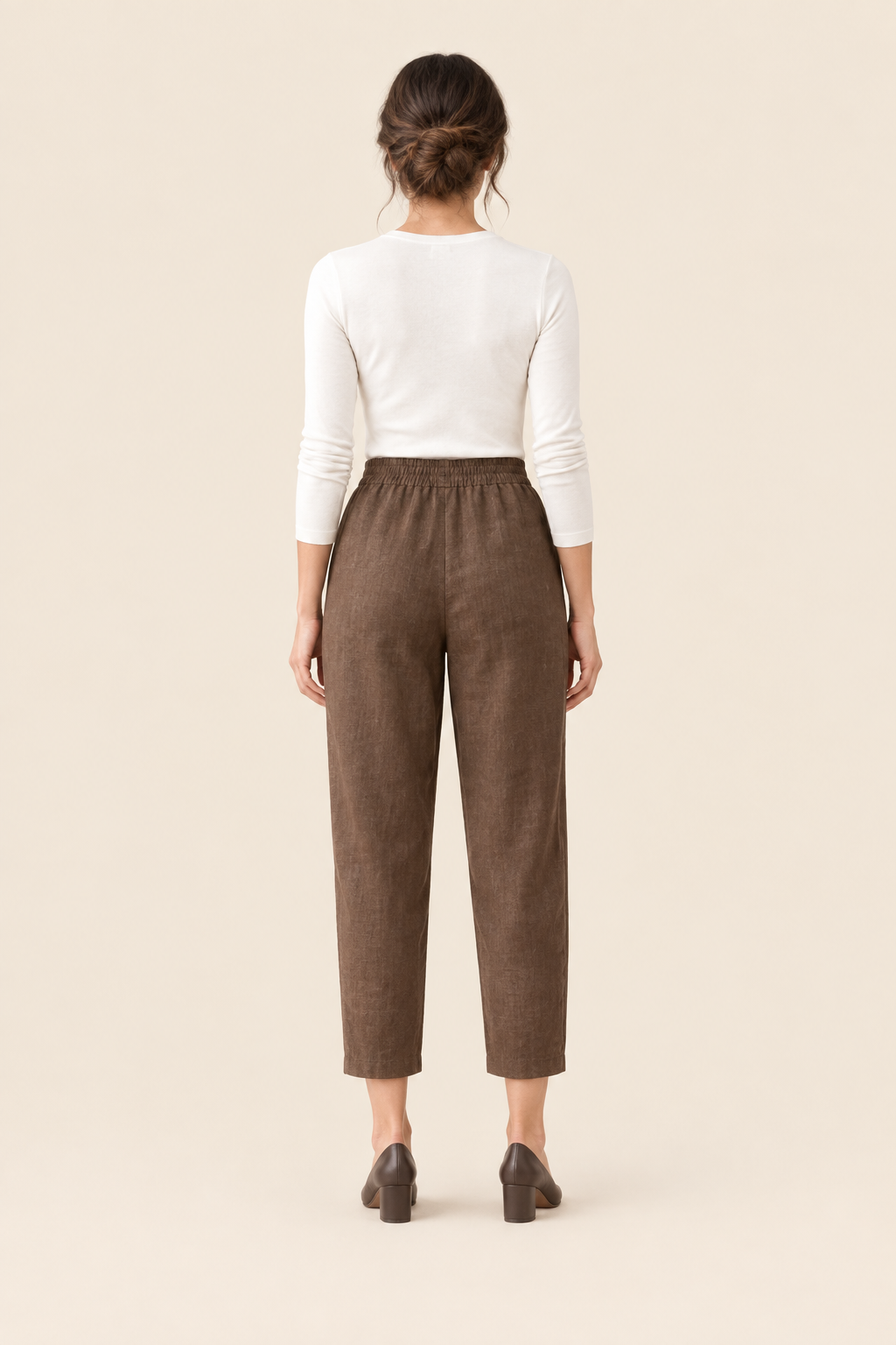 Pantalón cropped marrón, espalda