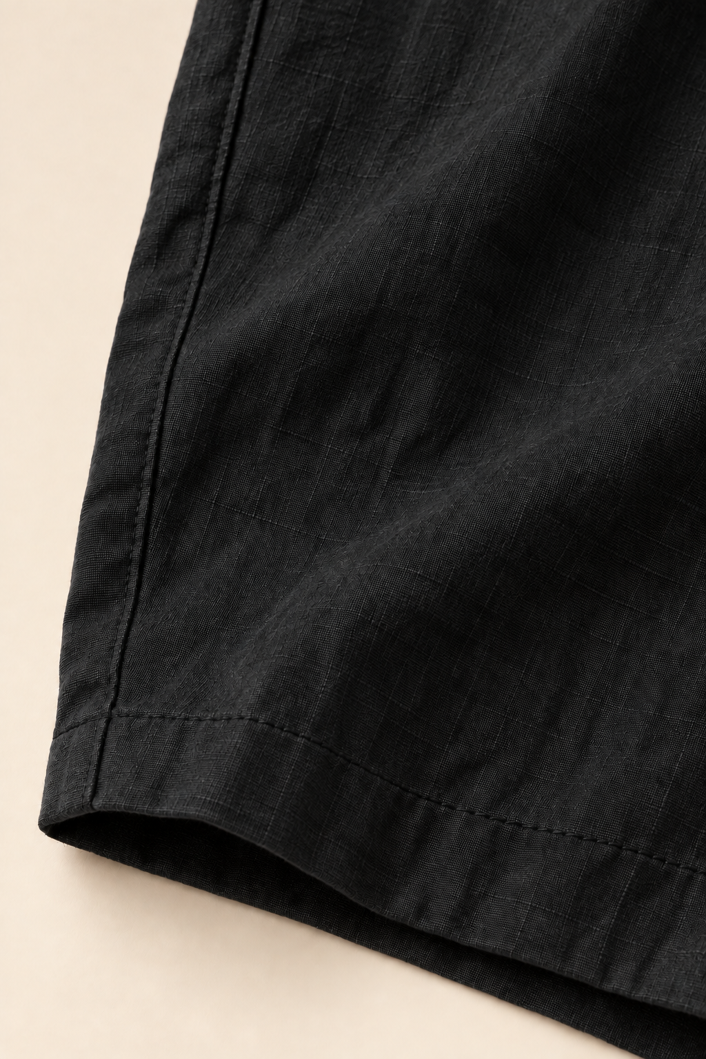 Pantalón cropped negro, detalle tejido