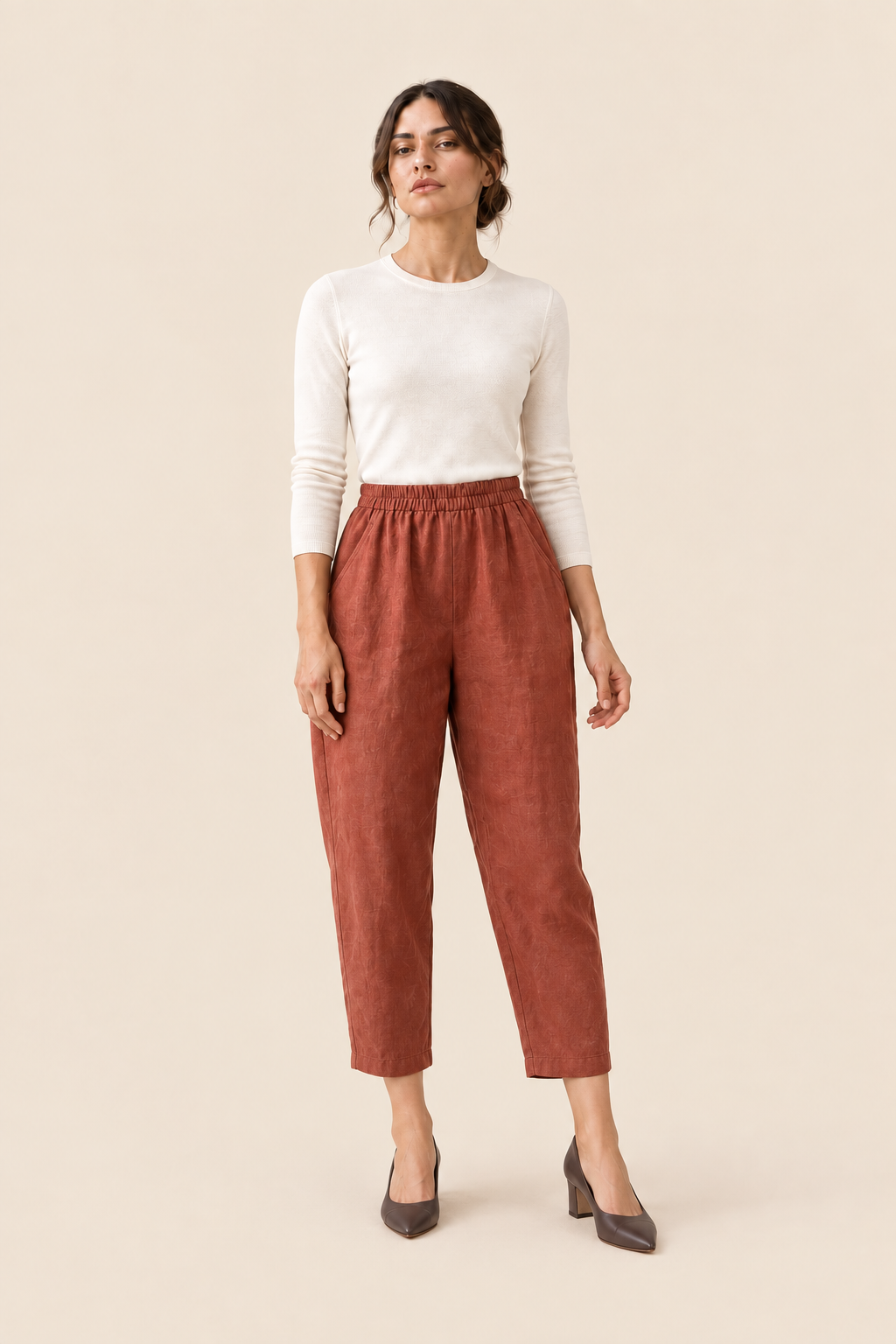 Pantalón cropped terracota, frontal