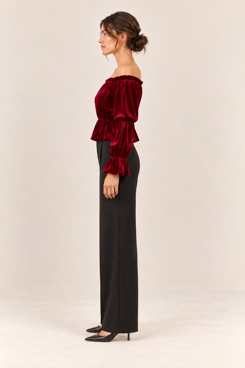 Top de terciopelo con escote bardot en Burdeos, vista lateral — VALORENNE