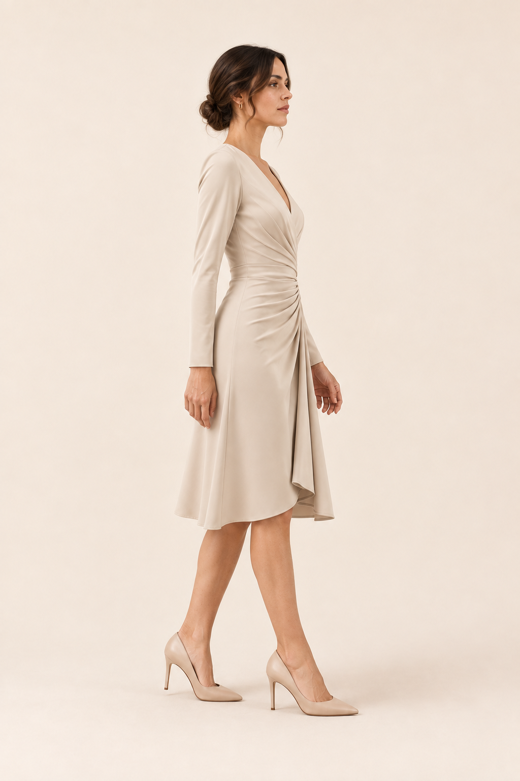 Vestido de cuello en V champán, lateral