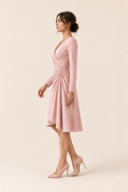 Vestido de cuello en V rosa, lateral